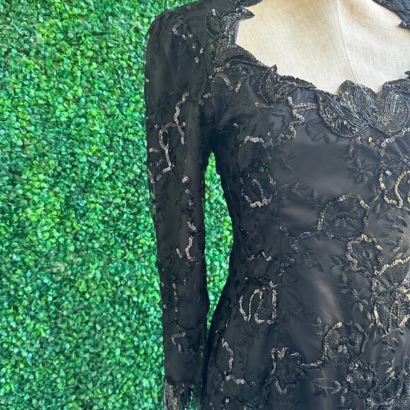 Elegant Black Lace Evening Gown - Picture 5 of 8